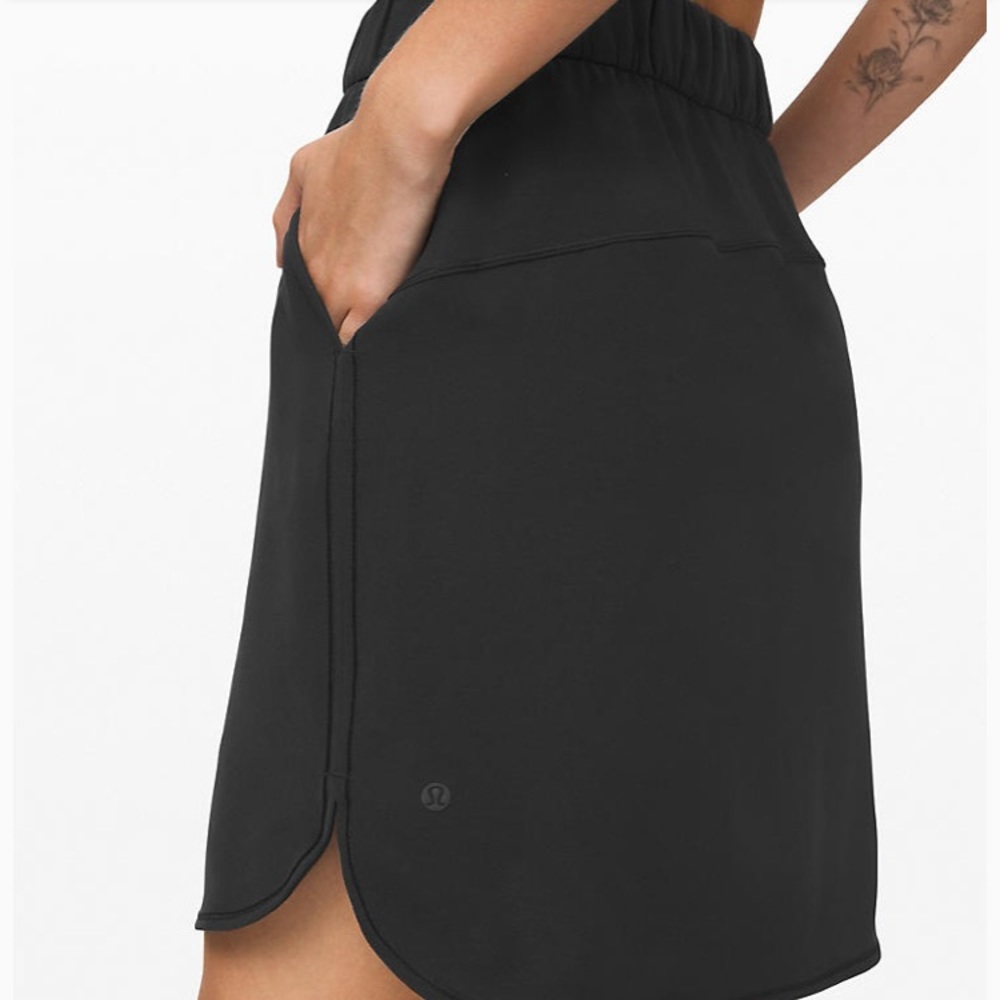 NWT! Lululemon On the Fly black skirt Size 2 - Picture 5 of 10